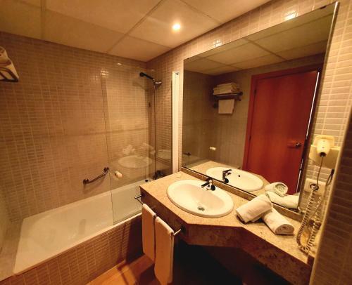 Foto del baño de Apartamentos Las Dunas-B