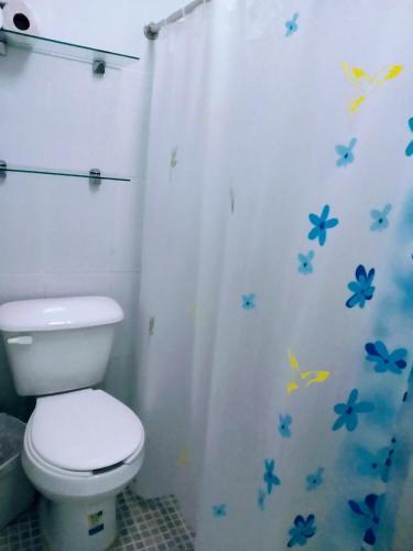 Foto de una habitación de Casa Ixchel 450m to Downtown, Wifi, Hot water, AC