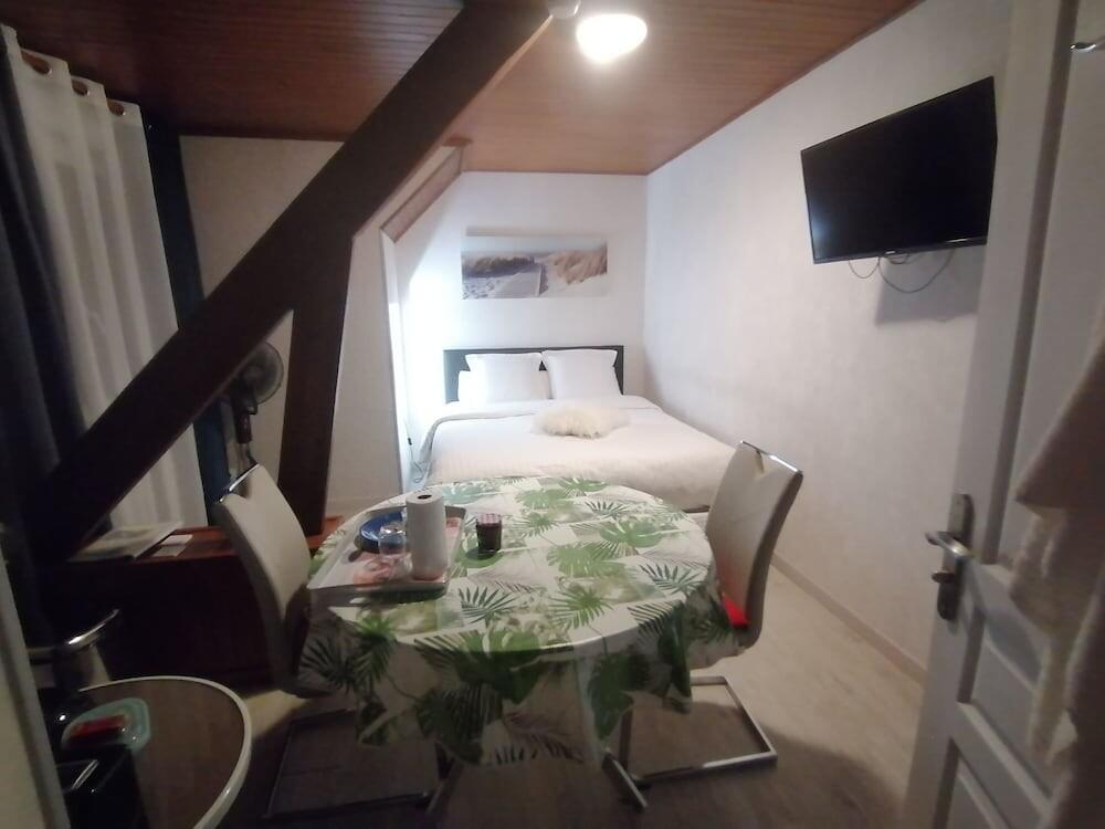 Foto de una habitación de Bed-and-Breakfast Chambre du Jardin Fleuri
