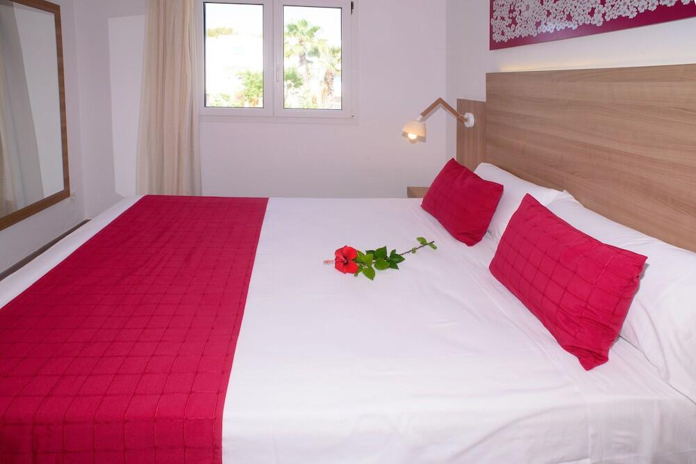 Foto de una habitación de Hotel Cala Llenya Resort Ibiza
