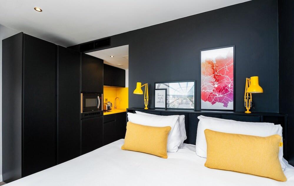 Foto de una habitación de Staycity Aparthotels Manchester Northern Quarter