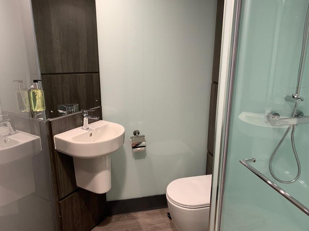 Foto del baño de easyHotel Milton Keynes