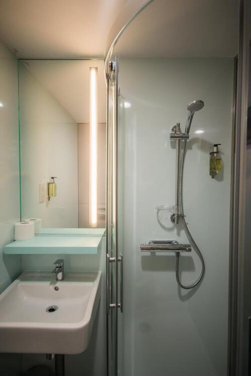 Foto del baño de easyHotel Milton Keynes