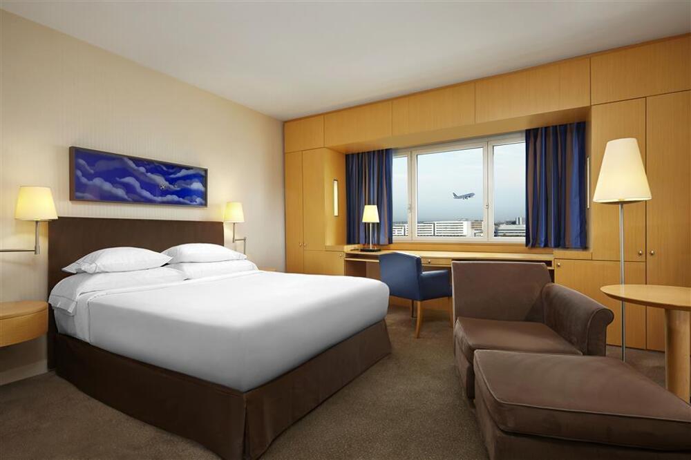 Foto de una habitación de Sheraton Paris Charles de Gaulle Airport Hotel
