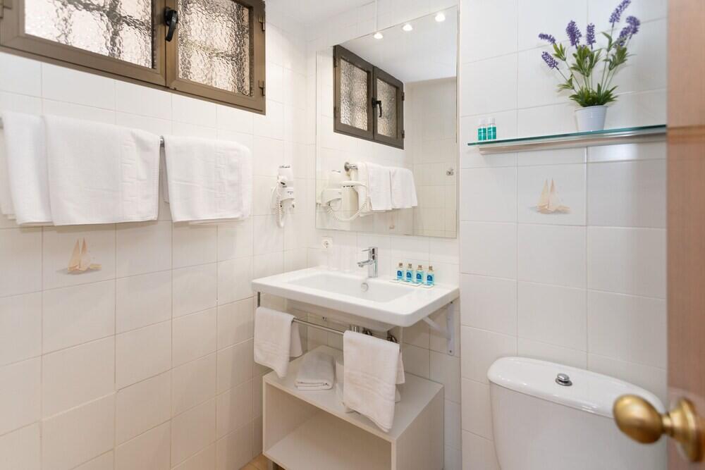Foto del baño de Apartamentos María Cristina Beach