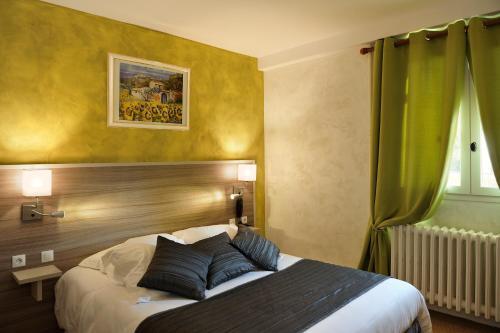 Room – Logis Auberge À La Tête De Lard