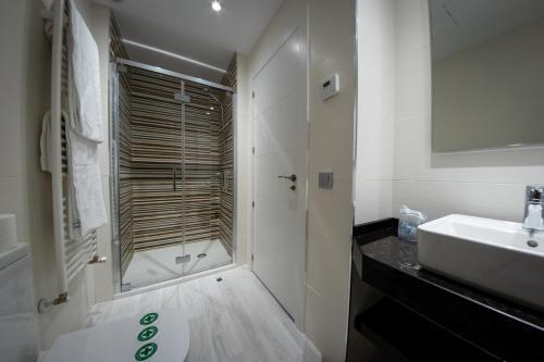Foto del baño de Apartamentos Turisticos - Palacio de Yolanda