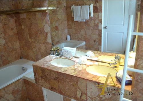 Foto del baño de Atlantis Hotel