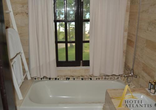 Foto del baño de Atlantis Hotel