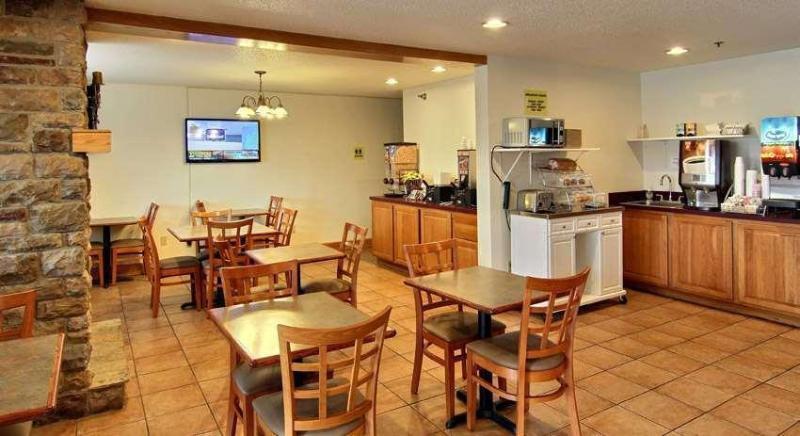 Photo – Hotel Days Inn &amp;amp; Suites by Wyndham Traverse City