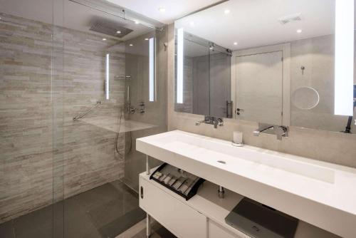 Foto de una habitación de Hotel Port de Plaisance Resort, Trademark Collection by Wyndham