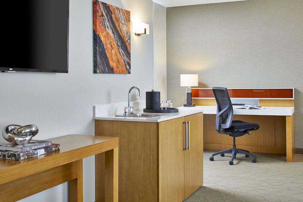 Foto de una habitación de Renaissance Chicago Glenview Suites Hotel