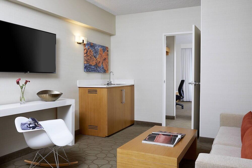Foto de una habitación de Renaissance Chicago Glenview Suites Hotel