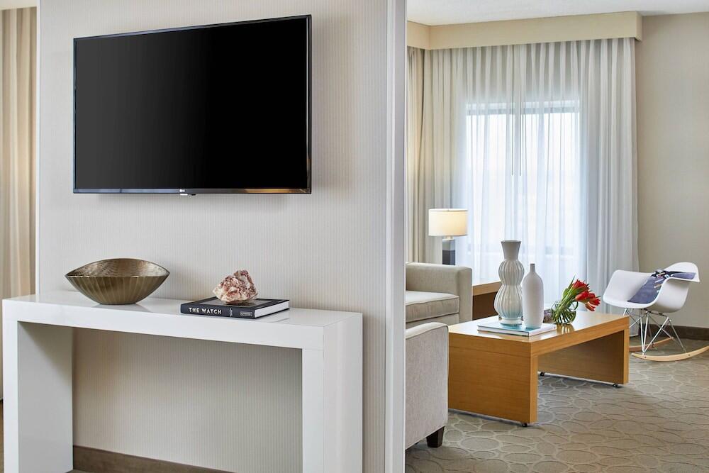 Foto de una habitación de Renaissance Chicago Glenview Suites Hotel