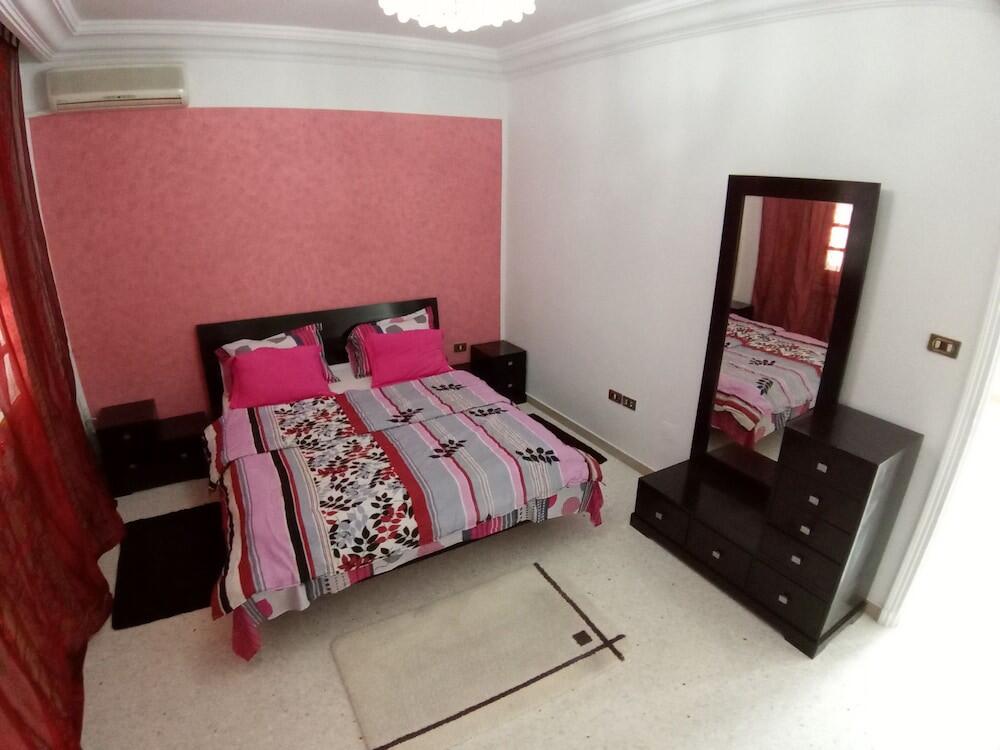 Foto de una habitación de Casas y chalets Benzineb Immo Cité Khadra