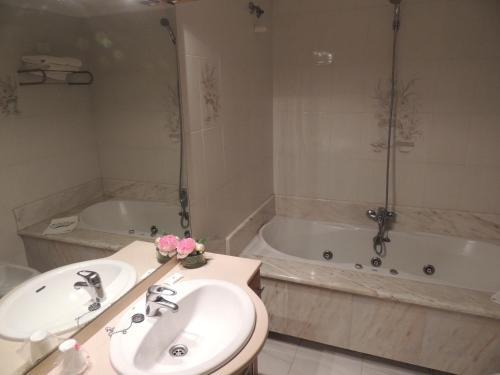 Foto del baño de Hotel Dinajan