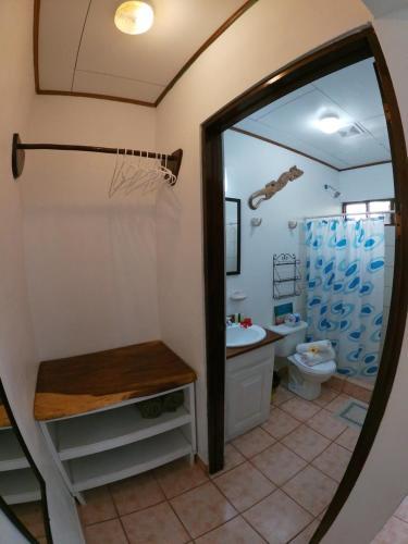 Foto del baño de Hotel Perico Azul &amp;amp; Surf Camp