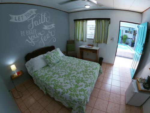 Foto de una habitación de Hotel Perico Azul &amp;amp; Surf Camp