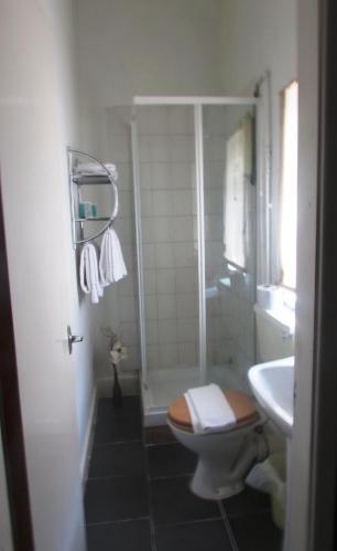 Bathroom – Amber Guesthouse