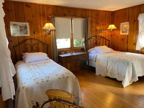 Room – Ludington Blue Spruce Inn