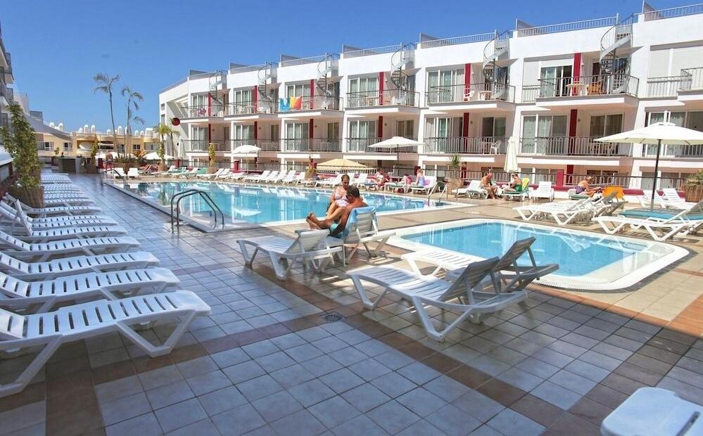 Foto general de Aparthotel Arenas Suites