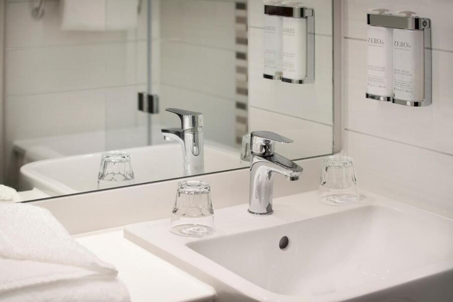 Foto del baño de Leonardo Hotel Chester