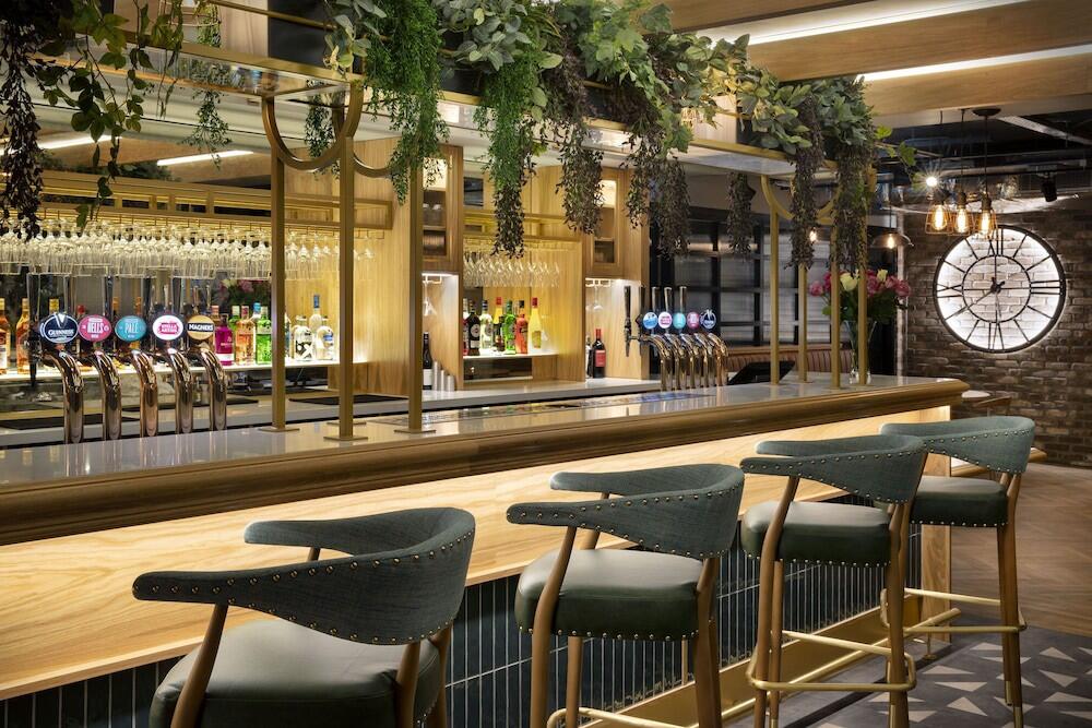 Foto de restauración de Leonardo Hotel Chester