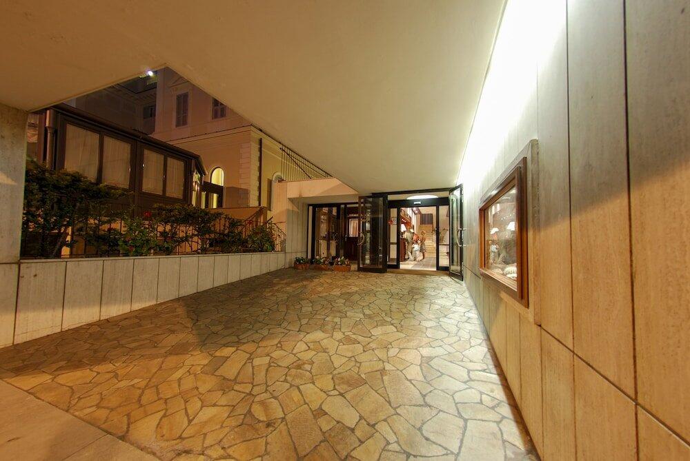 Foto del exterior de Hotel Mediterraneo