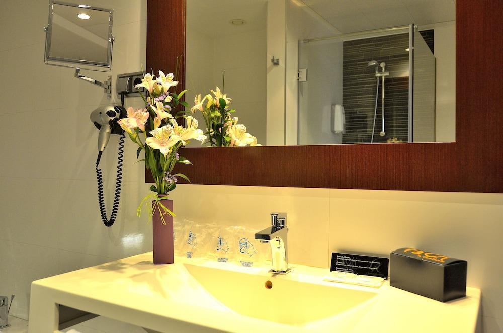 Hotel TaCH Madrid Airport, Madrid. Desde 88.17€