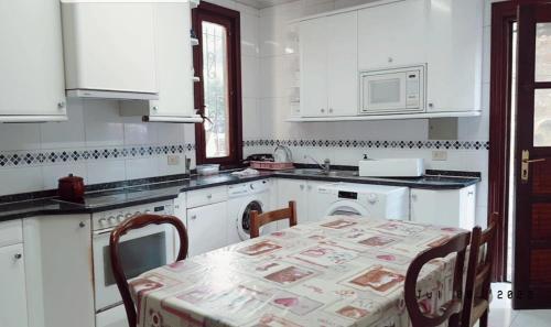 Foto de una habitación de TUUL ETXEA, Habitación en caserío a 8km de Bilbao, Baño compartido