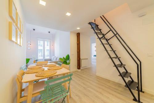 Foto de restauración de Apartamentos AmazINN Places Atocha