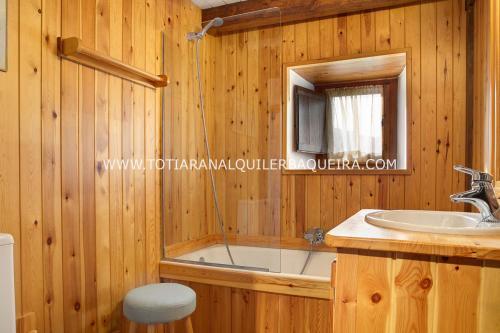 Foto del baño de Casa Er Os by Totiaran