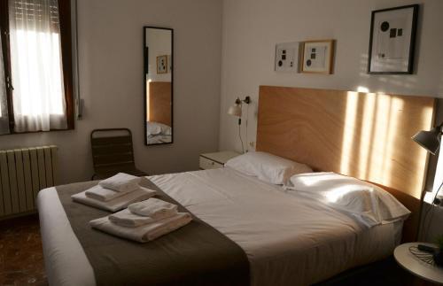 Foto de una habitación de Tres Puentes Anguiano Apartamentos &amp;amp; Habitaciones