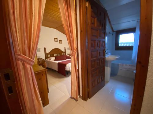 Foto de una habitación de Hotel El Serrat De Tregura