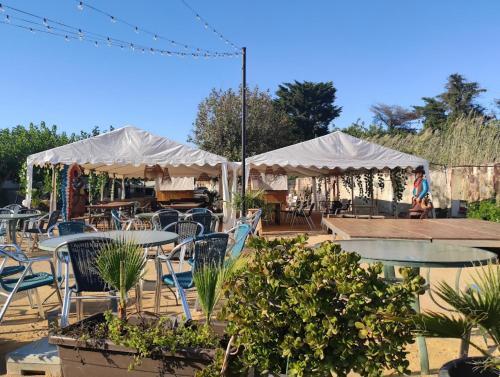 Foto de restauración de Arc de Bará Camping &amp;amp; Bungalows