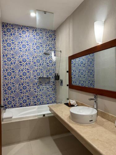 Foto del baño de Los Frailes Concept Hotel
