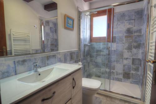 Foto del baño de Villa Can Roig by Hello Homes Sitges