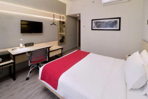 Foto de una habitación de Hotel City Express Plus Monterrey Galerías