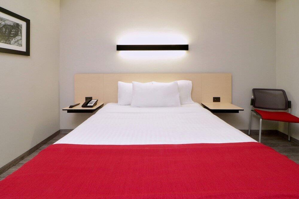 Foto de una habitación de Hotel City Express Plus Monterrey Galerías