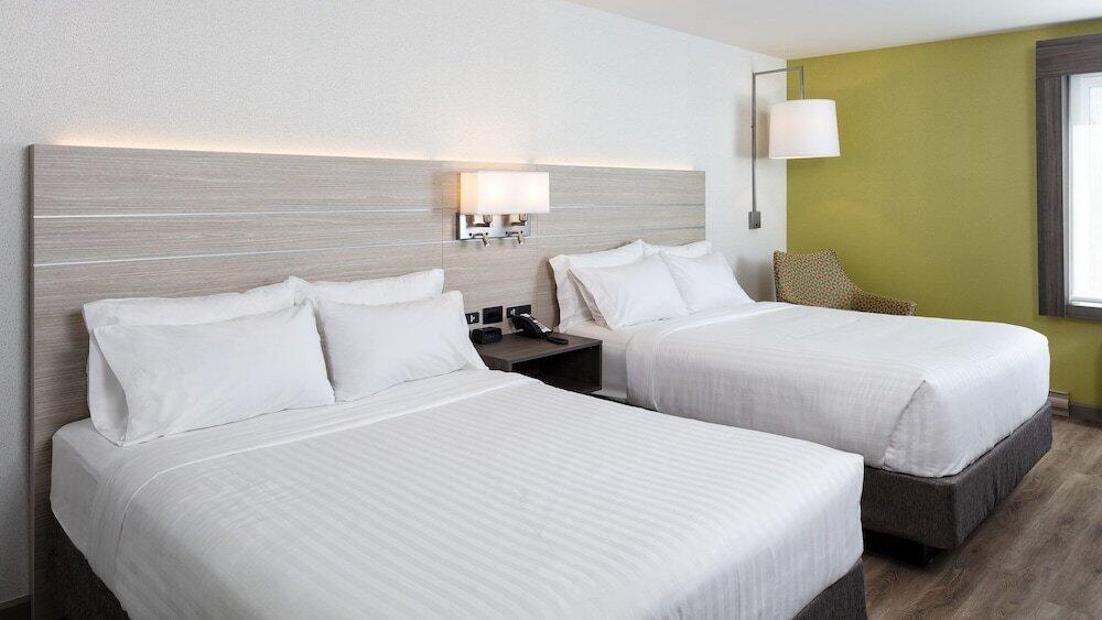 Foto de una habitación de Holiday Inn Express Quebec City-Sainte Foy, an IHG Hotel