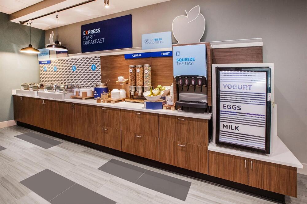 Photo – Holiday Inn Express Hotel &amp;amp; Suites Petoskey, an IHG Hotel