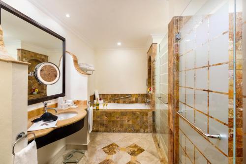 Foto del baño de Complejo Valentin Imperial Riviera Maya All Inclusive - Adults Only