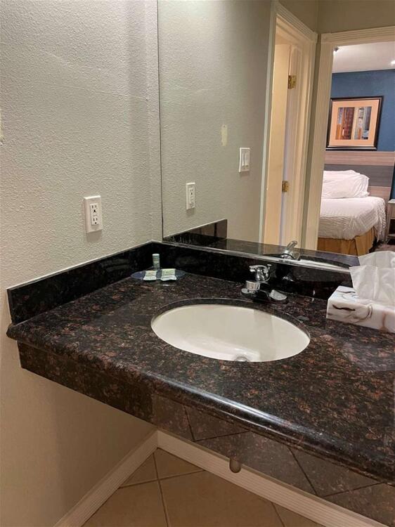 Foto del baño de SureStay Hotel by Best Western San Rafael