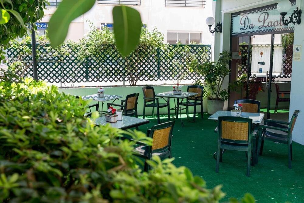 Foto de restauración de Hotel Marbella Inn