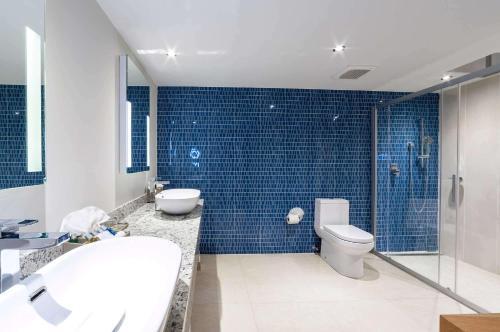 Foto del baño de Complejo Sonesta Ocean Point Resort- All Inclusive - Adults Only