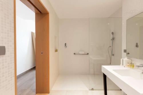 Foto del baño de Hotel DoubleTree by Hilton Mazatlan, SIN
