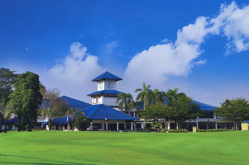 Foto del exterior de Glenmarie Hotel and Golf Resort
