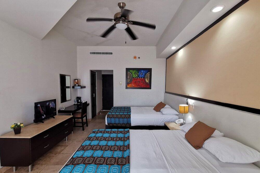Foto de una habitación de Coral Island Beach View Hotel