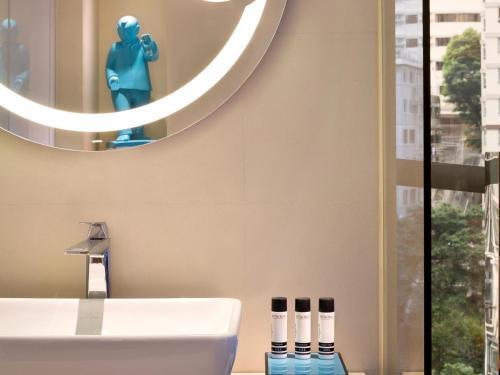 Foto del baño de Hotel Indigo Hong Kong Island, an IHG Hotel