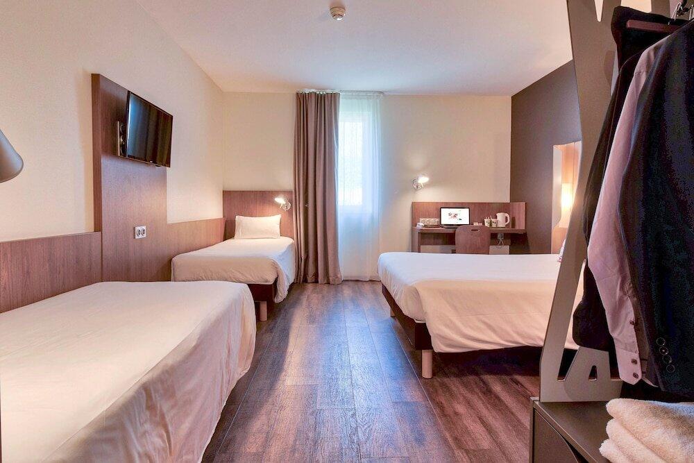 Foto de una habitación de Hotel Campanile Saint Jean De Luz